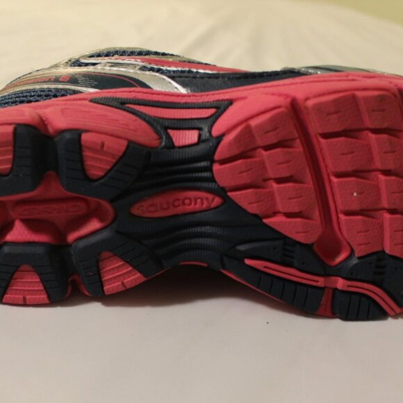 Shoe  -011 - Picture 2 of 2